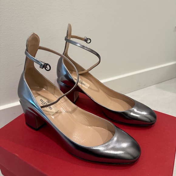 Valentino Garavani metallic ankle strap heels in size 37. Leather. Made in Italy - Picture 6 of 8